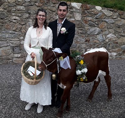Wenn das kein hochzeitliches Geschenk ist? Monika Paller und Martin Lochmann staunten nicht schlecht über die nette Überraschung!
