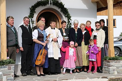 Freude bei der ganzen Familie über die Kapelleneinweihung