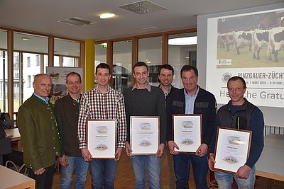 Verdiente Züchter von positiv geprüften Stieren erhielten eine Ehrenurkunde