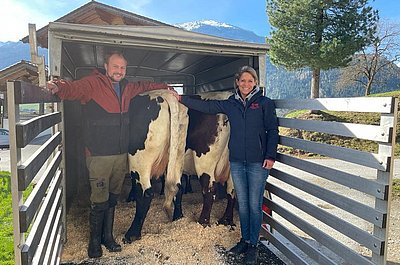 Sie verbindet nicht nur das Geschäftliche, sondern auch die Leidenschaft für Rinderzucht - Gerhard Innerhofer und Sara Poensgen!