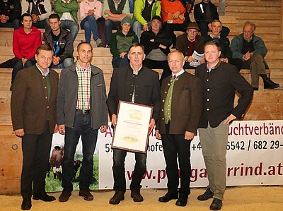 Bernhard Fleischhacker, Schlossberger in Bodensdorf erhielt als Züchter von Bundessieger ROLANDO eine Anerkennung!