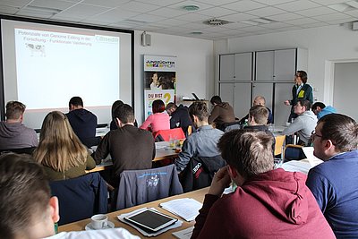 Dr. Hermann Schwarzenbacher von der ZuchtData erklärte die möglichen Zuchtfortschritte bei Verwendung von Reproduktionstechnologien.