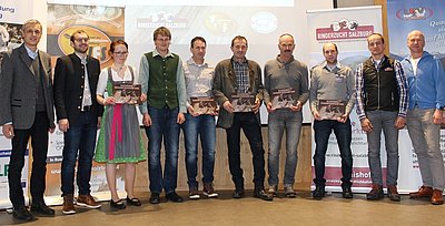 v.l. lkv-Obmann Leonhard Prodinger, GF Gerhard Lindner, Simone u. Josef Schnitzhofer, Andreas Reiter, Josef Ebner, Hans-Peter Dreier, Rupert Mooslechner, RZS-Obmann Franz Loitfellner, VFS-Obmann Hermann Schwärz.