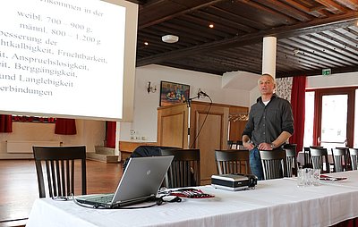 Zuchtberater Thomas Sendlhofer referierte über die "Anforderung an Pinzgauer-Stiermütter".