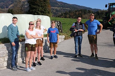Sehen dem Tag mit Freude entgegen - Bianca und Sepp Brüggler mit ihren Kindern Ricarda, Franziska und Martin!