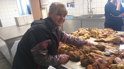Unerlässlich für eine gute Ausbildung - Elisabeth Sommerer bei den praktischen Übungen!