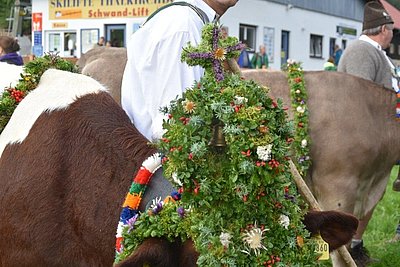 Schöne Allgäuer Handwerkskunst - im Gebinde ist sogar ein Glöckchen versteckt!