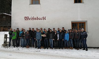 Kollegen unter sich! Der Jahreshauptversammlung am Sonntag folgte die Besichtigung des Weißenbachl- und Moareggerhofes!