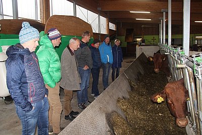 Mit einfachen Mitteln versucht Sepp Brüggler Arbeitszeit zu sparen!