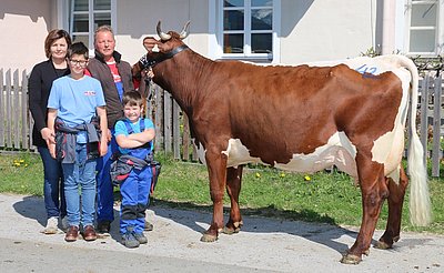 Familie Klausner freut sich über den guten Verkauf ihrer ENZIAN (V:Rester)