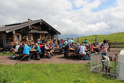 Hier fühlt man sich wohl! Die Jagersthütte war erstes Ziel einer schönen Almwanderung!