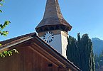 Viele Dächer zeigen sich in schönster Holzschindeloptik aus der Hand von Hans Aegerter, ganz frisch gedeckt der Kirchturm in Aegerters Heimatgemeinde Oberwil!