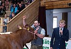 Sichtliche Freude bei Martin Zehentner, Bichl über den Original Pinzgauer-Gesamtsieg seiner GUNDI (V.Lödor)