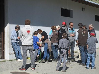 Eine nette Gruppe folgte der Einladung auf die Alp Sorescia