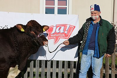Der 12. Ja! Natürlich-Stier NILS (Natz x Fill) von Anton Riedlsberger, Peilberg, Hollersbach