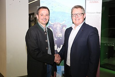 Mit dem neuen Obmann Roland Dödlinger weiß Stefan Lindner das Amt in guten Händen!