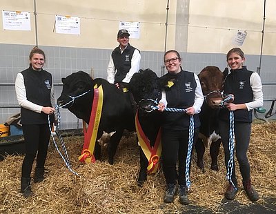 Erfolgstrio von Martin Augustin, präsentiert von Martins Azubis - v.l. KARL PP mit Theresa Klaus, BRUNO PP mit Annalena Liegsalz und WALTER PS mit Lena Häckl.