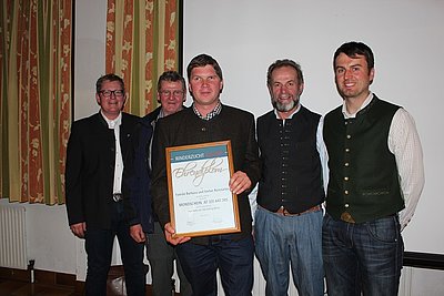 Durfte sich über die besondere Lebensleistung von 100.000 l Milch freuen - Fam. Reitstätter, Hackl, Kössen