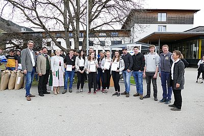 Die Siegergruppe der Kategorie "Pinzgauer" - angeführt von Johanna Schmiderer, Schülerin der LLA Weitau.