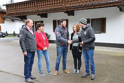 Stefan, Margit, Johannes und Katharina, sowie Obmann Josef Berger freuen sich über den großen Andrang!