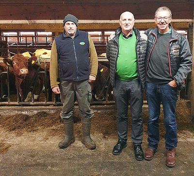 Heinz Becker, Herbert Lang und Alfred Lampert im Stall des Schlosshofs in Vaduz