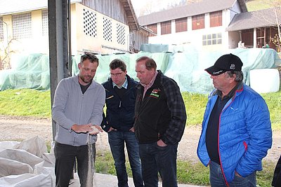 Peter Altenberger freut sich über den Besuch seiner Tiroler Kollegen!