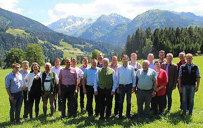 Bei wunderschönem Sommerwetter tagten die Vertreter der ARGE Pinzgauer am Sonnberghof in Mittersill.