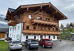 Wahrlich ein Schmuckstück, das Bauernhaus am Obermühlgut - weil Sepp Höttl nicht nur begeisterter Züchter, sondern vor allem begnadeter Holzfachmann ist!